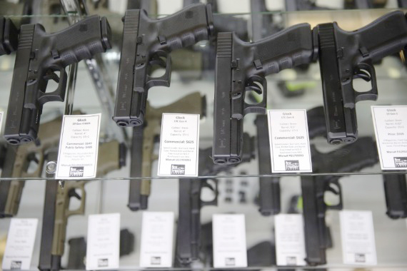 5,美國公交車司機與乘客交火 雙雙受傷.jpg 5,美國公交車司機與乘客交火 雙雙受傷.jpg