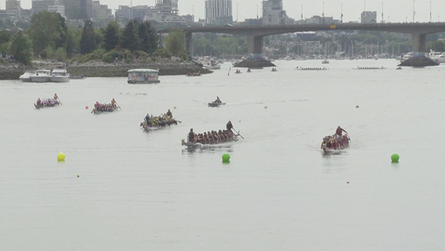 2 ，北美最大的龙舟比赛在温哥华举行.jpg