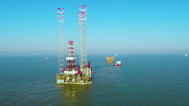 The offshore installation of Bozhong 19-6 gas field is completed in Qingdao.jpg