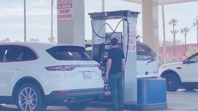 1，头条  2023年美国油价飙升至历史新高.jpg