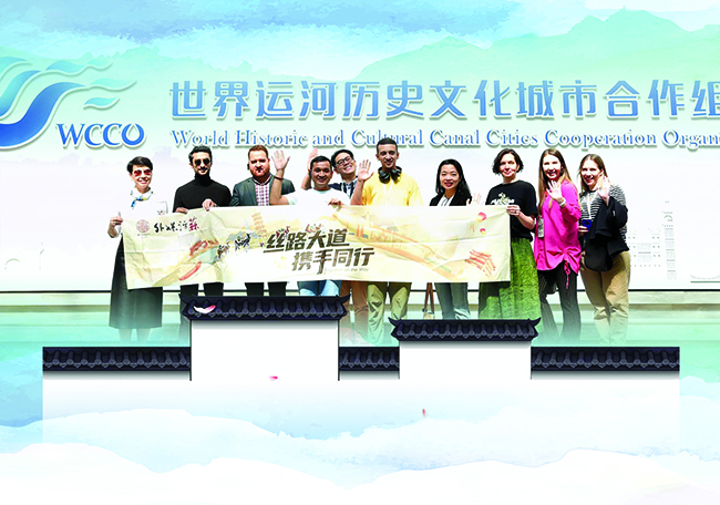 【1】2023“Hi Jiangsu”外媒访苏团在WCCO合影留念.jpg 【1】2023“Hi Jiangsu”外媒访苏团在WCCO合影留念.jpg
