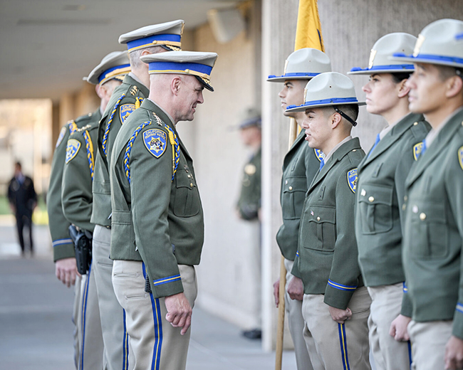 1，头条 加州在全州部署新的公路巡警.jpg