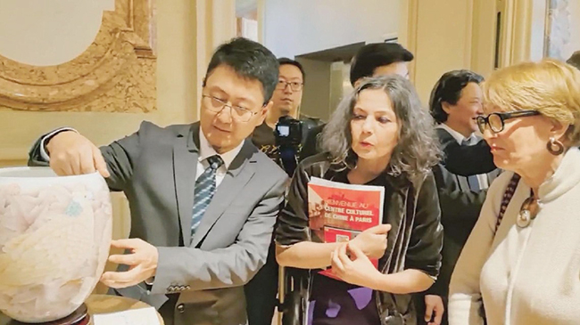 Precious porcelain pieces from China's “ceramics capital”displayed in Paris.jpg Precious porcelain pieces from China's “ceramics capital”displayed in Paris.jpg