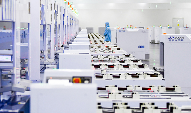 扬州晶澳光伏电池生产线。吴忠祥 摄.jpg 扬州晶澳光伏电池生产线。吴忠祥 摄.jpg