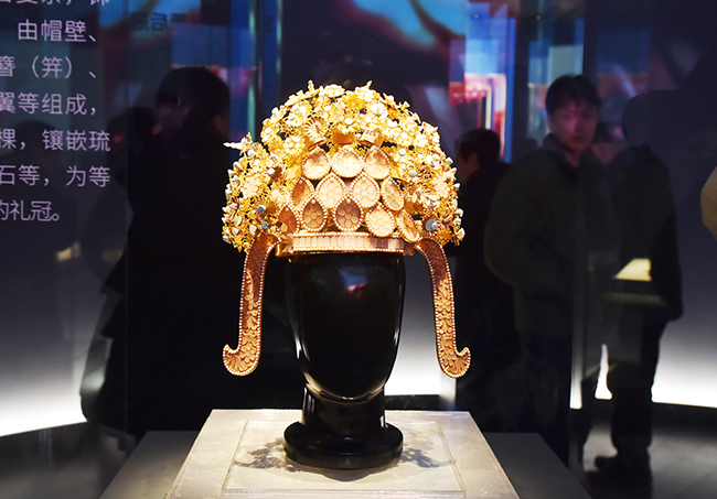 【2】萧后冠饰。庄文斌摄.jpg 【2】萧后冠饰。庄文斌摄.jpg