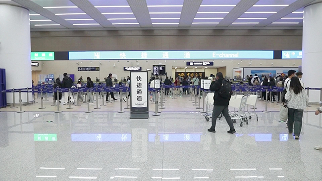 The number of passenger entries and exits through Airport in Qingdao rose 363.52 percent in the first quarter.jpg