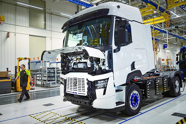 2，雷诺首席执行官呼吁 欧盟应“灵活制定”油车禁售目标.jpg