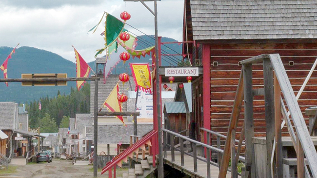 1，头条 肆虐的野火使加拿大历史名镇面临危险.jpg