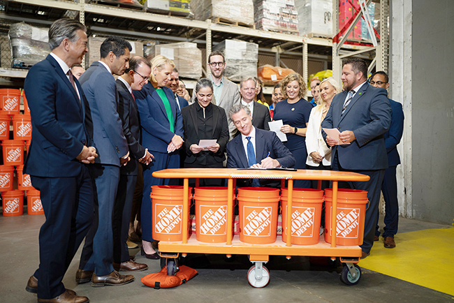 1，头条 纽森州长签署立法打击零售犯罪.jpeg