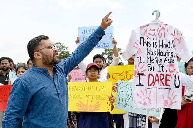 8，印反性侵抗议活动愈演愈烈.jpg