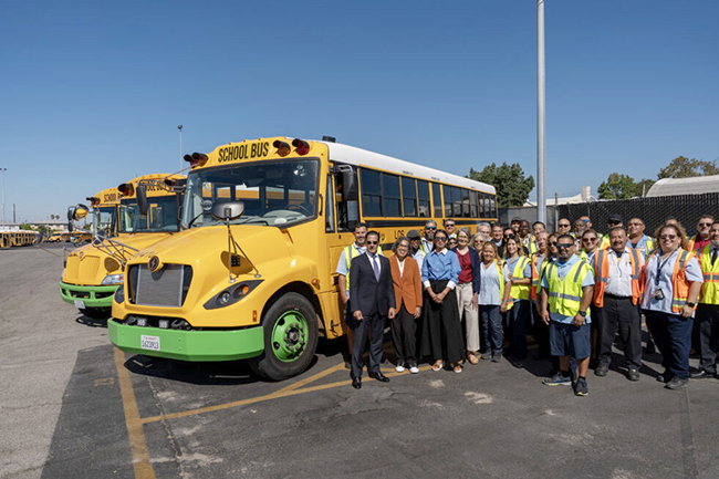 1，头条  加州新投入1,000 辆零排放校车.jpg