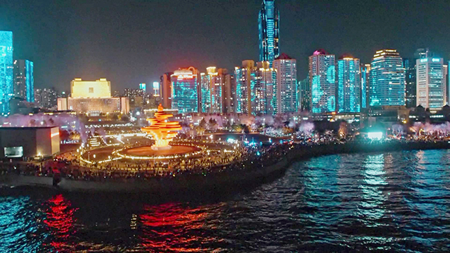 Qingdao rings in New Year with spectacular night celebrations.jpg