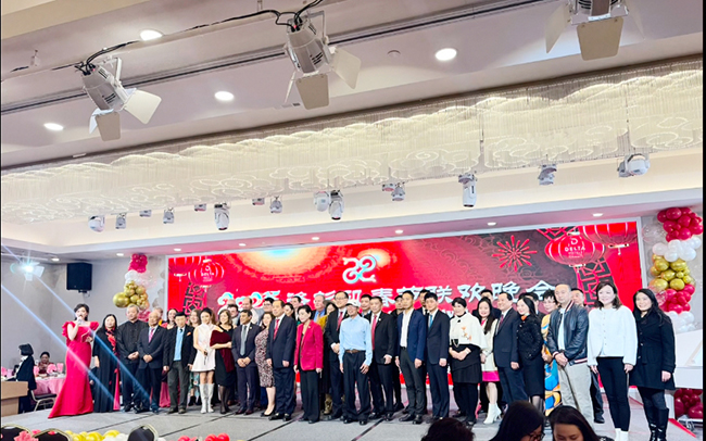 洛杉矶春晚隆重举行， 400余观众欢聚一堂 1.jpg