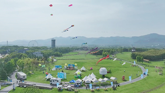 1，头条 年轻游客在推动中国乡村旅游热潮.jpg