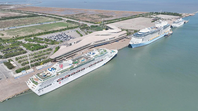 1，头条  免签证政策带动中国入境邮轮旅游.jpg