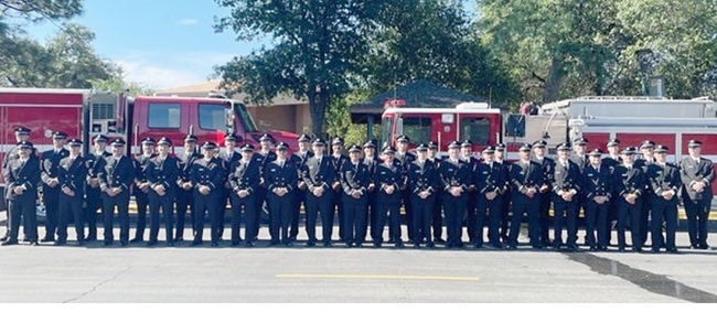 300多名消防和执法专业毕业生加入加州公共安全队伍.jpg