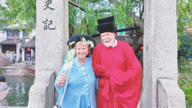 Croatian tourists embrace Chinese culture during Dragon Boat Festival in Suzhou.jpg