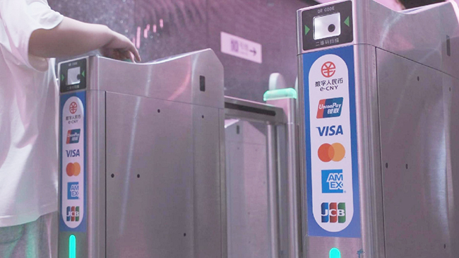 Global tourists can swipe bank cards to ride all metro lines in Shanghai.jpg Global tourists can swipe bank cards to ride all metro lines in Shanghai.jpg