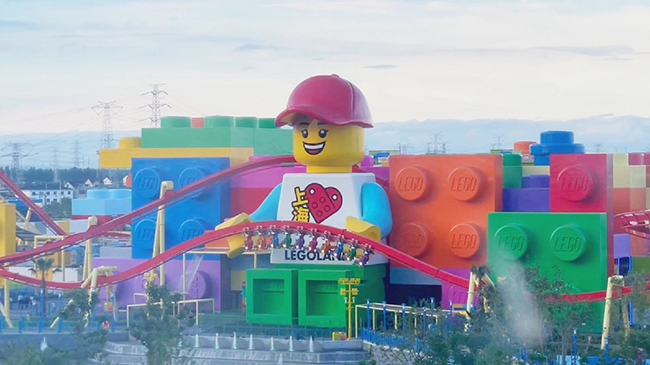 Trial operation of Legoland Shanghai Resort draws enthusiastic visitors to explore Lego-themed attractions.jpg Trial operation of Legoland Shanghai Resort draws enthusiastic visitors to explore Lego-themed attractions.jpg