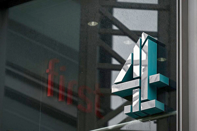 3,英国电视台首次使用AI主持人.jpg 3,英国电视台首次使用AI主持人.jpg