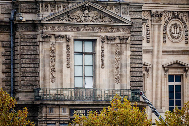 1,头条 法方全面调查卢浮宫失窃案,4名嫌疑人被追捕.jpg 1,头条 法方全面调查卢浮宫失窃案,4名嫌疑人被追捕.jpg