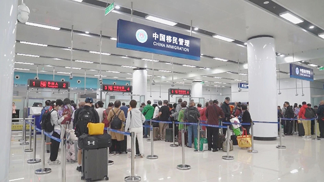 3,韩国游轮旅行成为老年游客热门选择.jpg 3,韩国游轮旅行成为老年游客热门选择.jpg