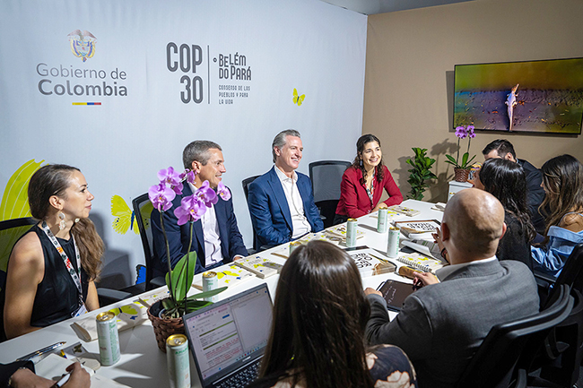 1，头条 纽森在气候大会上扩大加州的全球气候领导地位.JPG