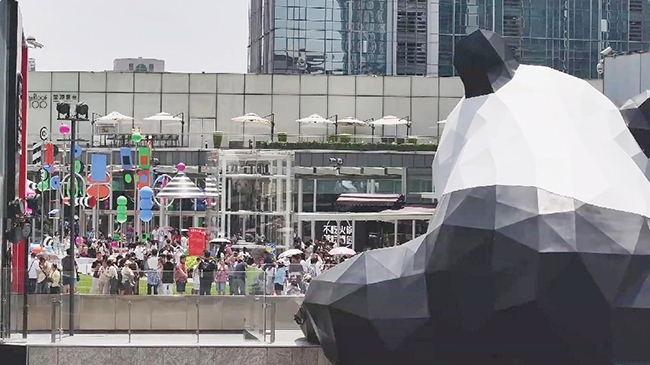 Sichuan develops booming debut economy.jpg