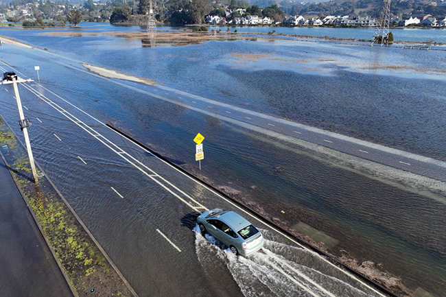 8,专家警告:全球变暖加剧海浪威力.jpg 8,专家警告:全球变暖加剧海浪威力.jpg