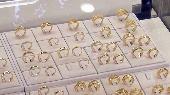 Gold, silver futures surge as geopolitical tensions fuel demand.jpg