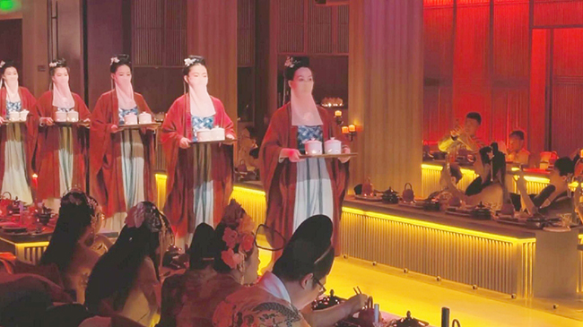 New dining style in Beijing's culinary theater takes diners on multisensory journey.jpg