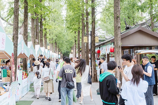 游客纷纷体验点赞.jpg