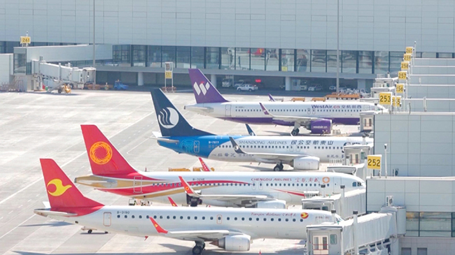 China cuts domestic flight fuel surcharges.jpg