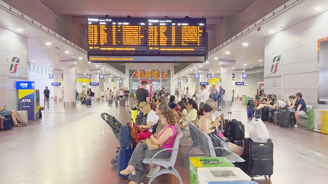 Italians shorten, stagger summer holidays amid surging travel costs.jpg