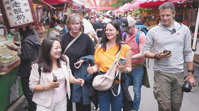 Foreign tourists flock to Xining for cool summer getaway.jpg
