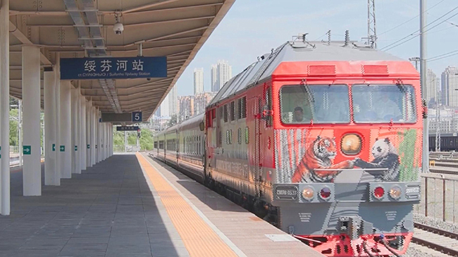 New tourist train service connects Chinese border city with Russian Far East.jpg