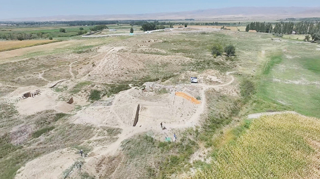 Chinese, Kyrgyz archaeologists uncover shared history along ancient Silk Road.jpg