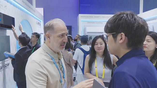 Upgraded home appliances attract European purchasers at Canton Fair.jpg